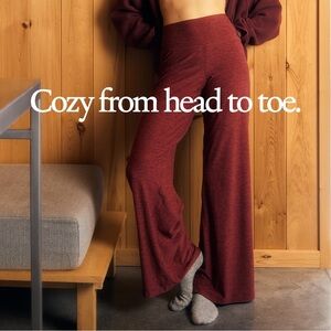 Outdoor Voices CloudKnit High Rise Wide Leg Pant in
Burnt Sumac Size Small